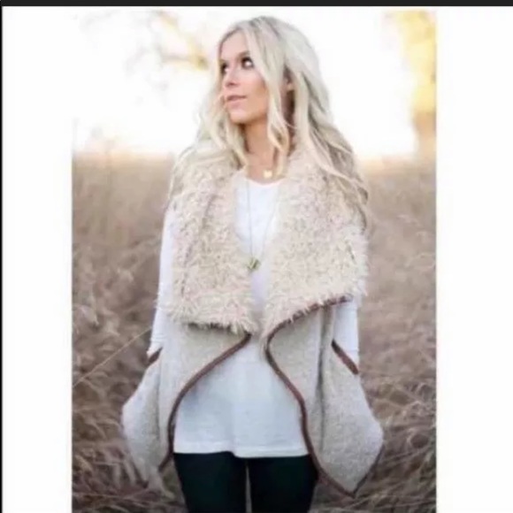 Love Tree Jackets & Blazers - Love Tree PLUSH Fur Collared Draped Sherpa Vest L